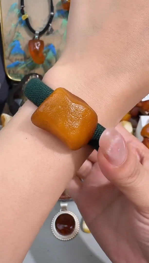 未镶嵌琥珀裸石琥珀