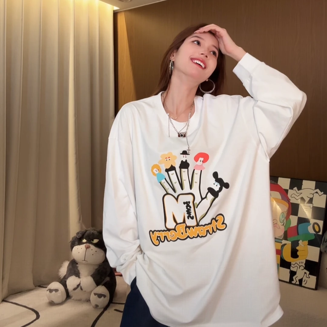 2026春季新款女休闲宽松大版手掌M印花百搭圆领长袖T恤70019