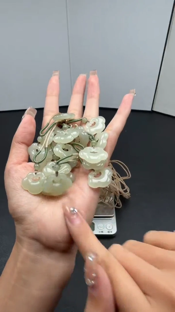 和田玉未镶嵌颈饰吊坠多样性发其一