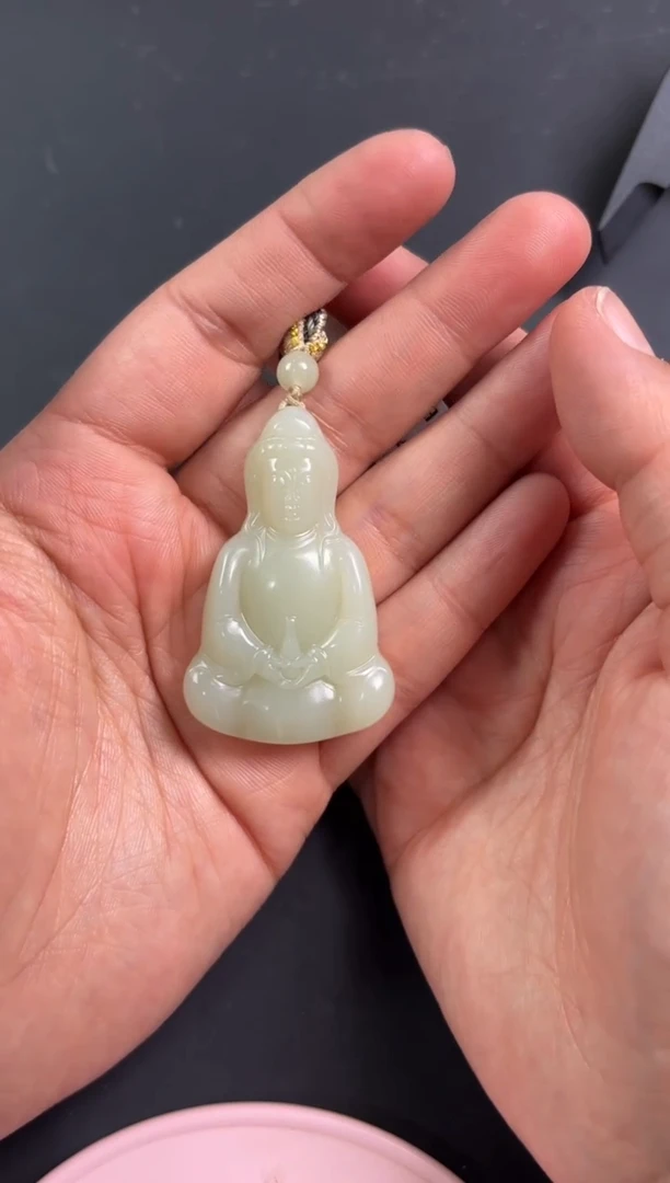 【闪购商品】和田玉吊坠(赠链)未镶嵌且末微色差迪克兰一细