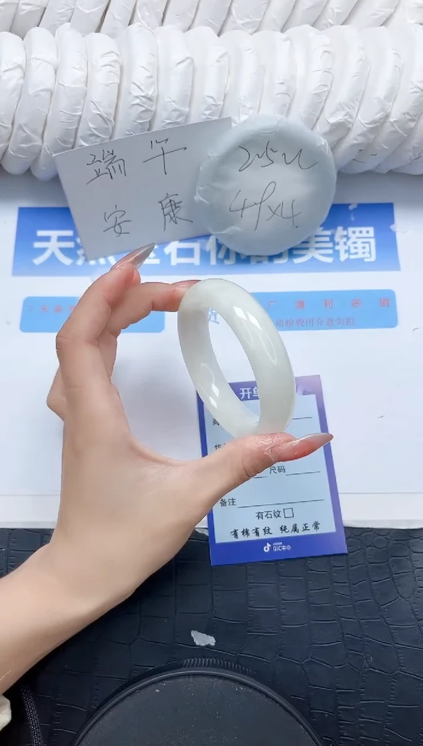 和田玉手镯未镶嵌217-56.3