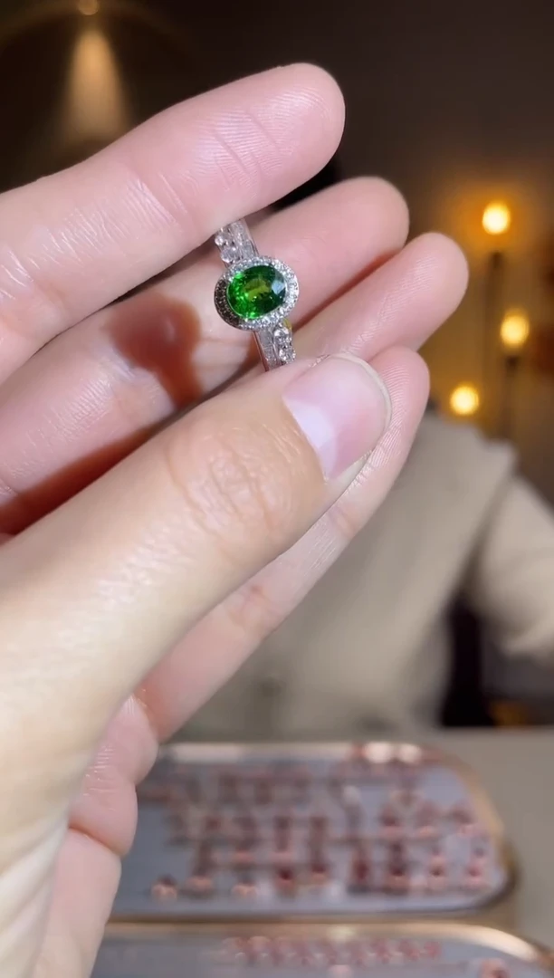 银S925镶嵌手饰石榴石（沙弗莱）手饰