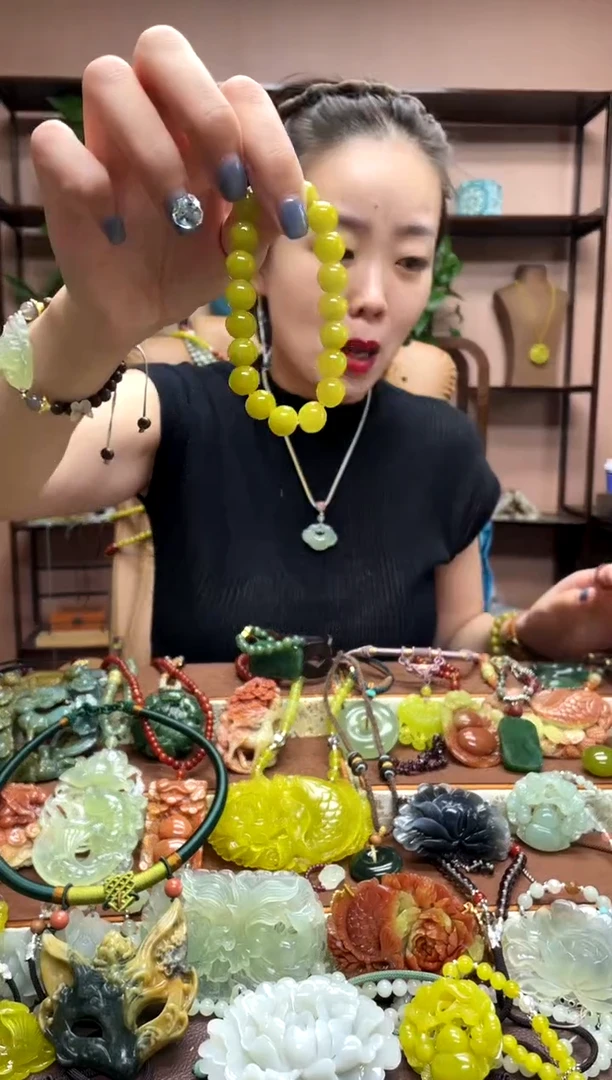 未镶嵌岫玉颈饰多样性发货发其中之一