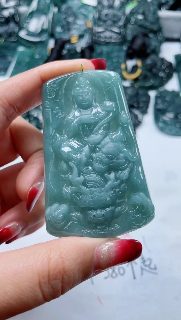 【闪购商品】翡翠颈饰未镶嵌             