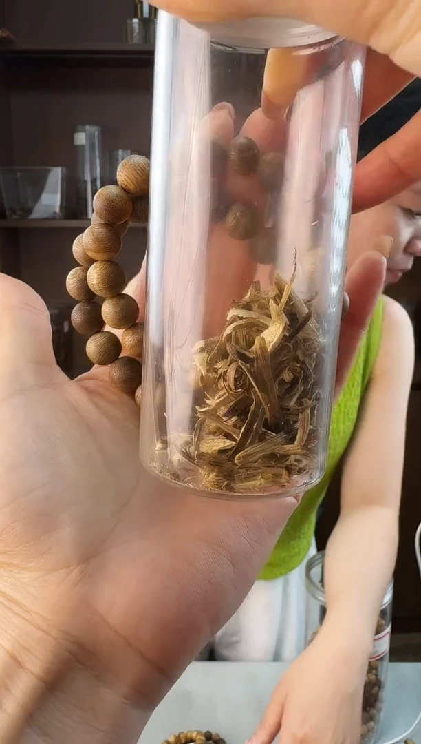 沉香碎屑沉香Y1.0圆老乌身静静沉香甄选多样性发一