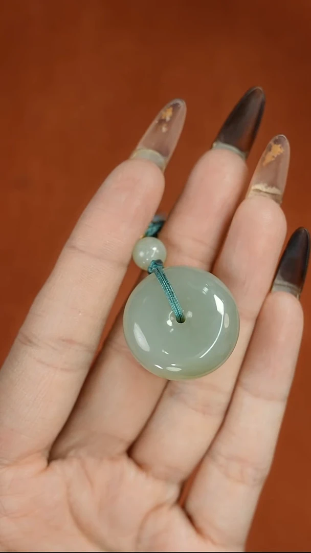 吊坠(赠链)未镶嵌和田玉且末近矿微色差