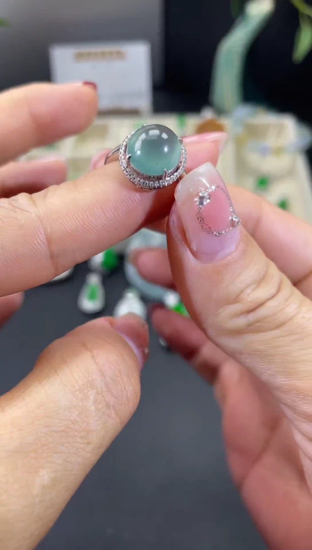 【闪购商品】翡翠戒指18K金镶嵌86.......