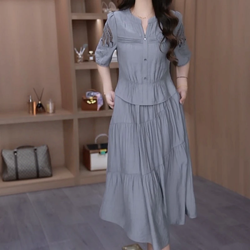 优雅时尚气质端庄大方2025夏季新款收腰显瘦镂空袖减龄遮肚连衣裙