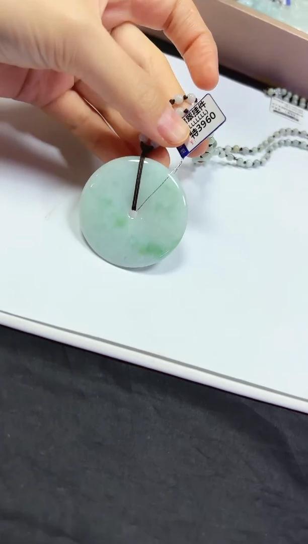 颈饰未镶嵌翡翠挂件