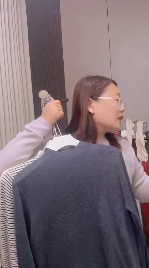 山羊绒精纺打底衫灰色