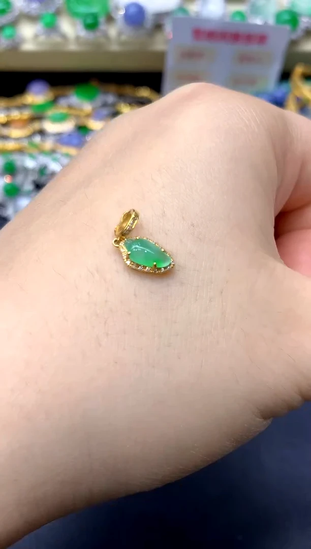 颈饰18K金镶嵌翡翠49-中国好珍宝