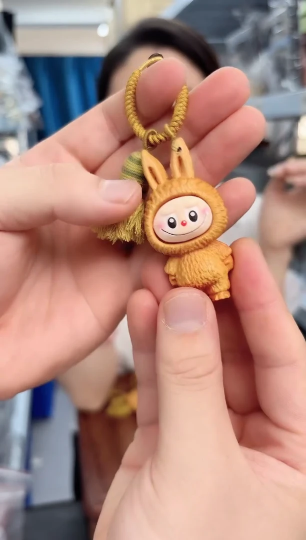 木木质拉布布挂件一个