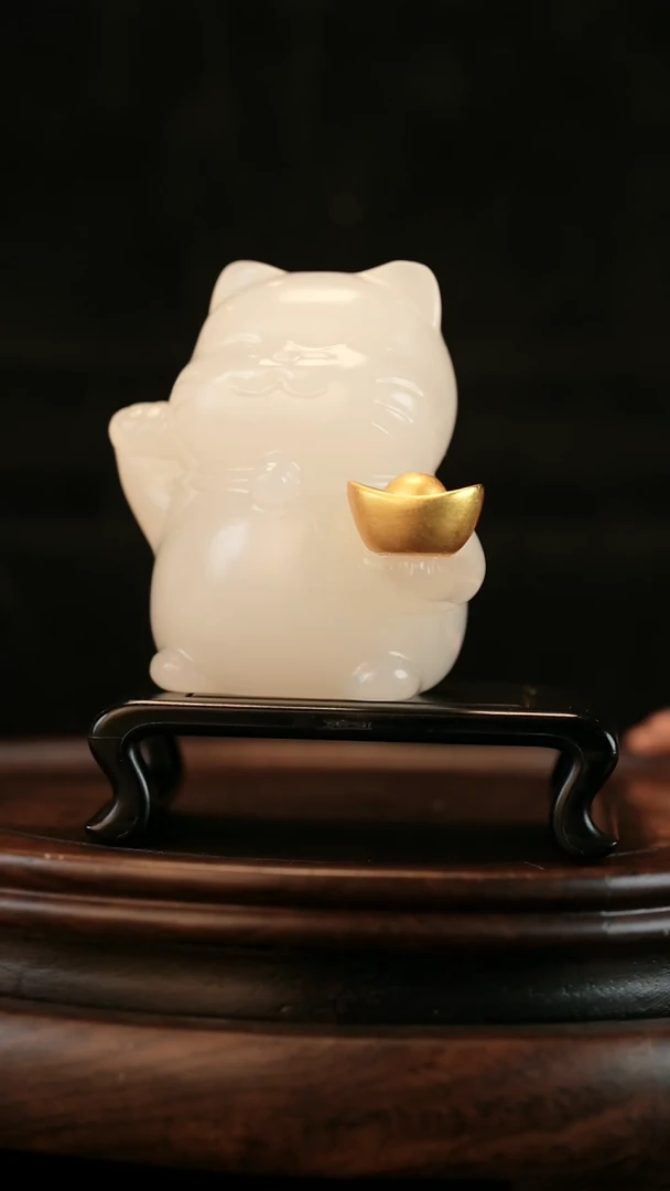 云南石荔枝白雕刻：元宝猫咪