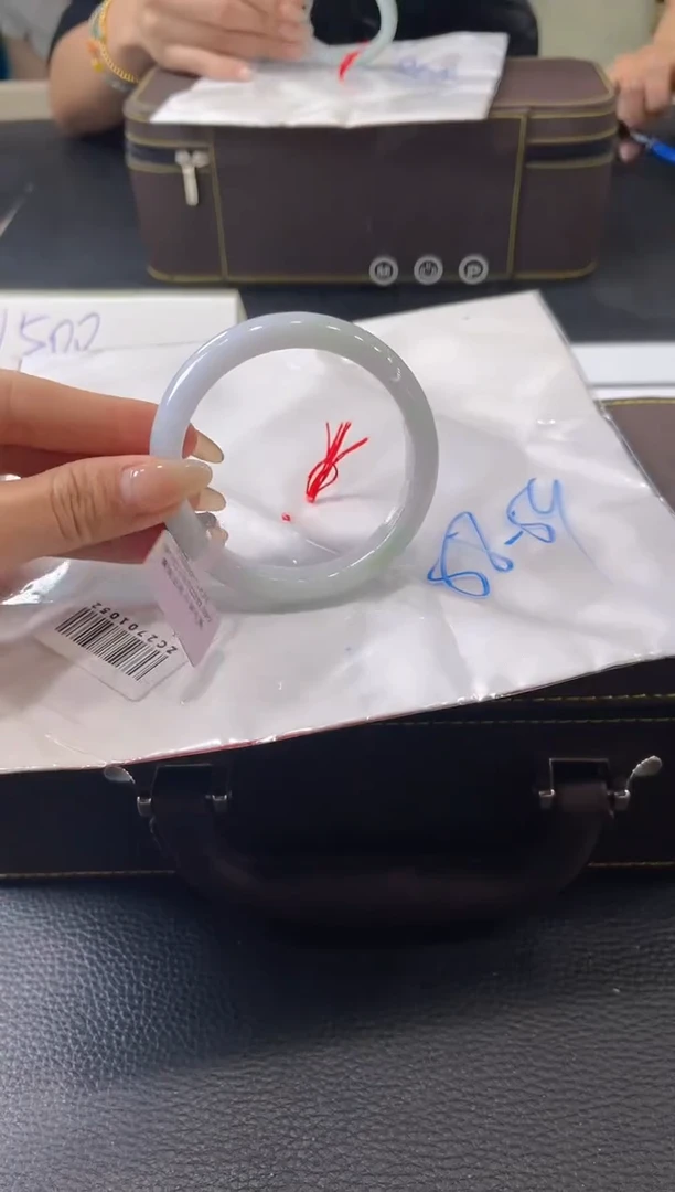 【闪购商品】翡翠手镯未镶嵌手镯