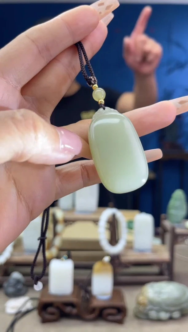 和田玉未镶嵌颈饰1