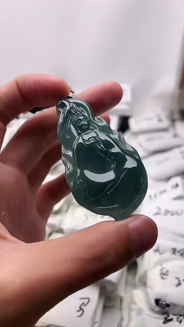 翡翠未镶嵌颈饰素衣观音