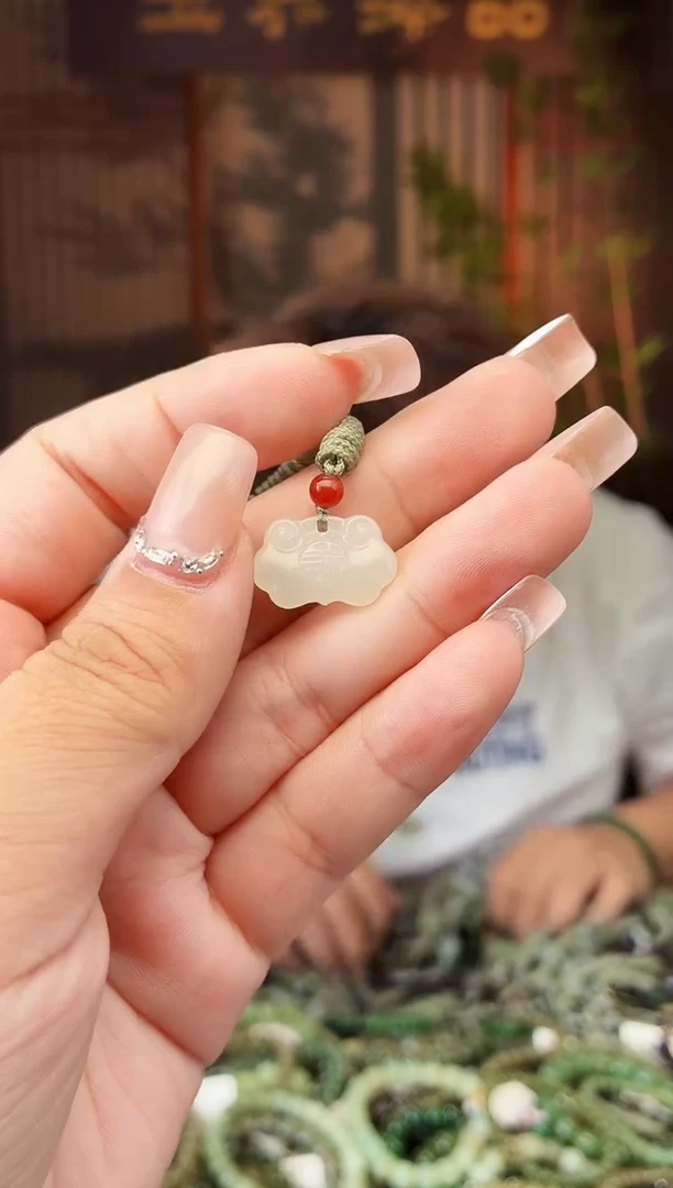 和田玉未镶嵌颈饰 拍一发一