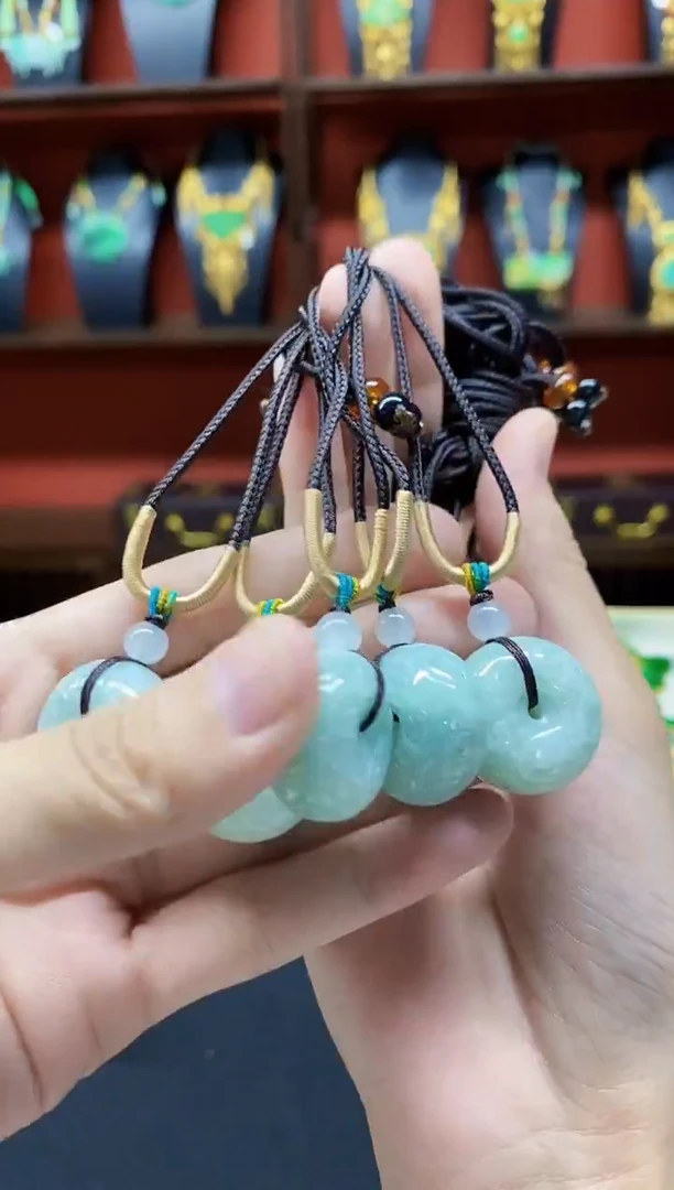 颈饰未镶嵌翡翠翡翠吊坠多样性发一