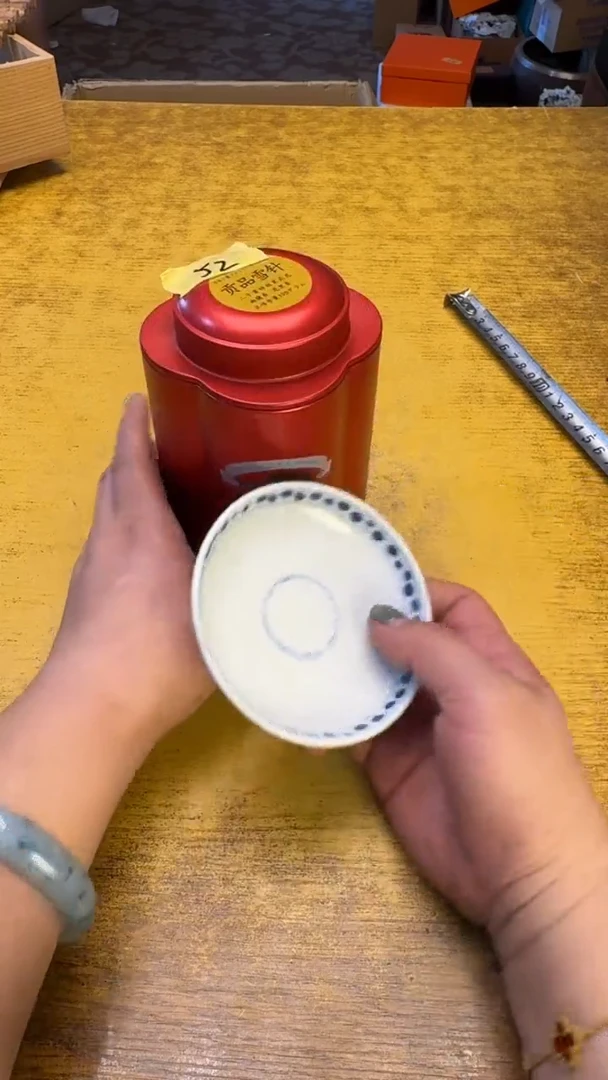 瓷器瓷疵52雪针红罐