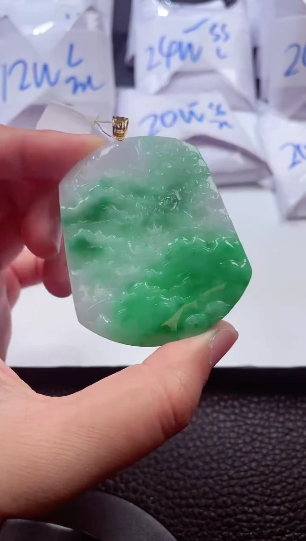 颈饰18K金镶嵌翡翠00008555