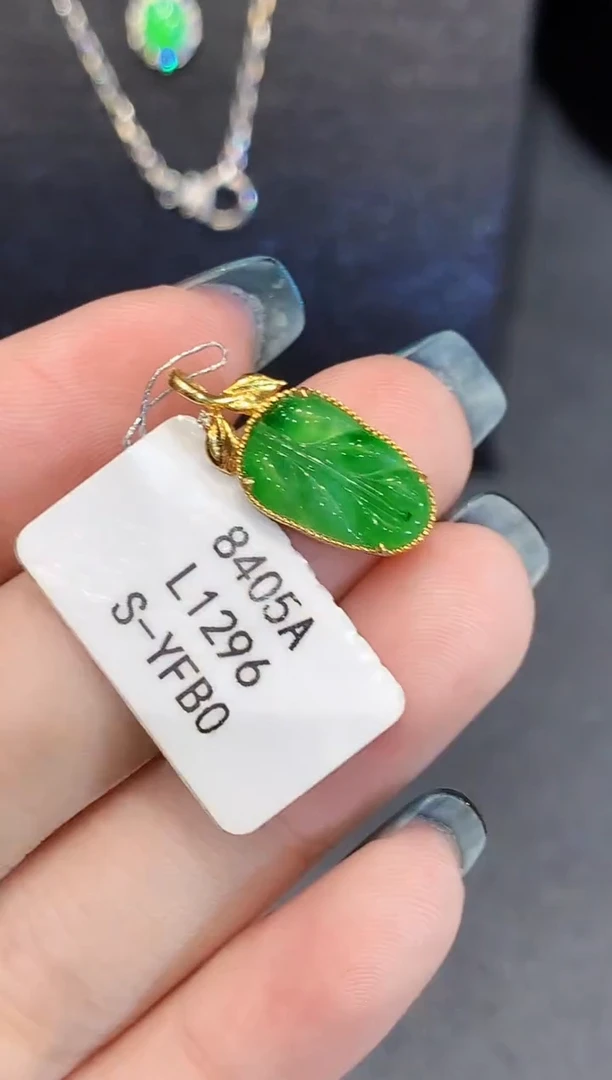 吊坠(不含链)18K金镶嵌翡翠多样性发其一