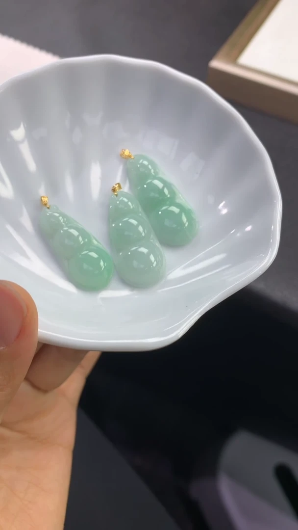 颈饰18K金镶嵌翡翠FA358 翡翠豆子 多样性发其一赠银链