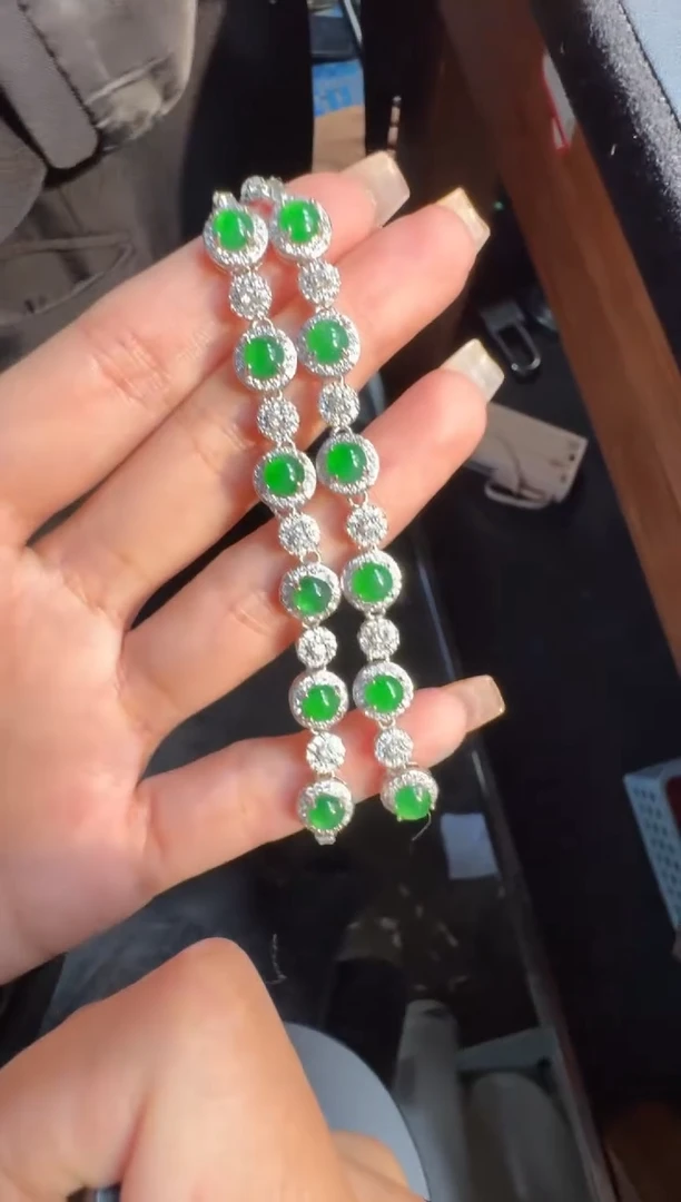 未镶嵌定制翡翠翡翠A货有轻微色差属于正常现象，手链多样性发货1