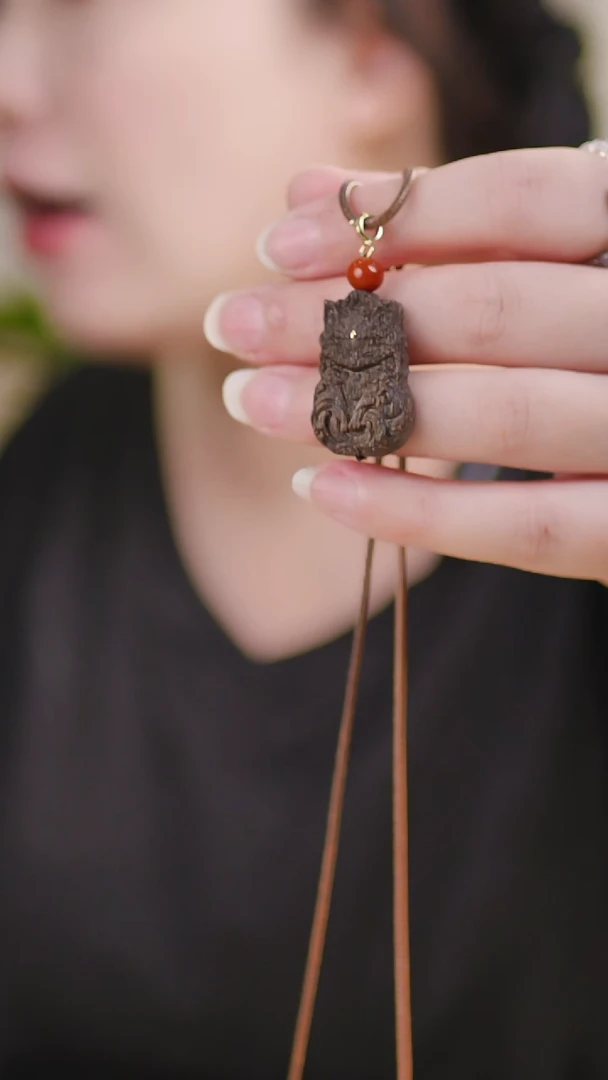 （白奇楠凤九吊坠）