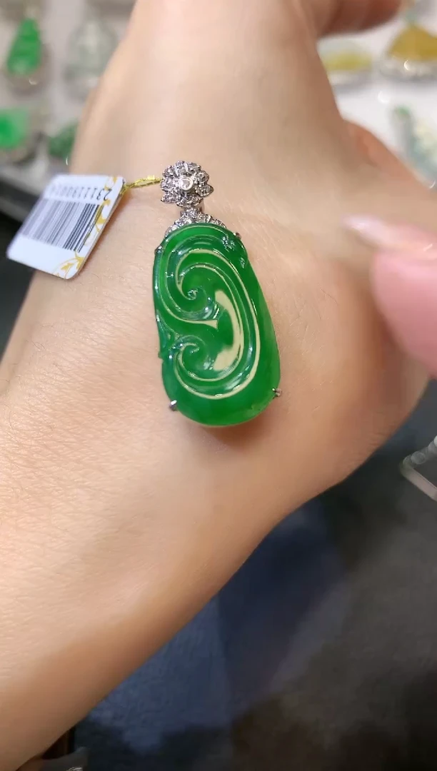 【闪购商品】翡翠吊坠(不含链)18K金镶嵌D15