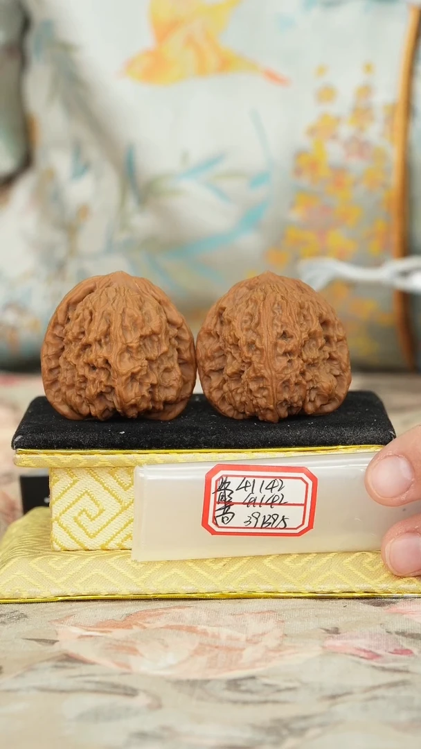 【闪购商品】文玩核桃把件赵喜满南将石