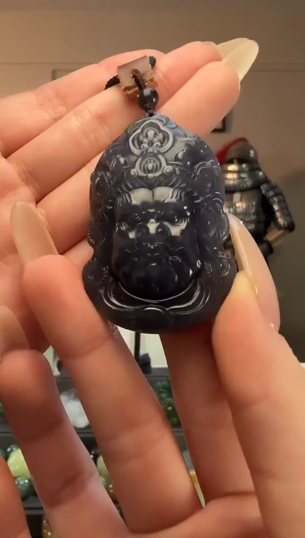 颈饰未镶嵌和田玉烟紫财神吊坠