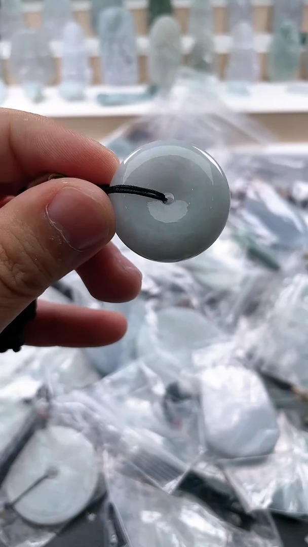 翡翠未镶嵌颈饰..../5/29/ 144