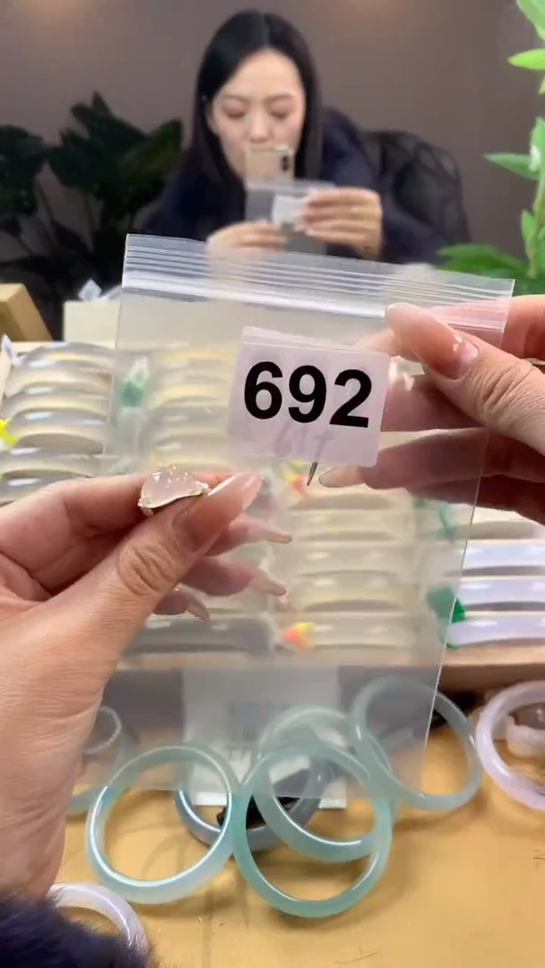 【闪购商品】玛瑙/玉髓手镯未镶嵌692