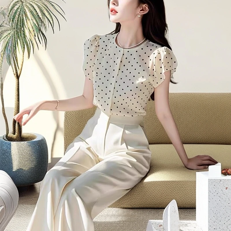 今年流行的漂亮夏装气质轻熟超洋气白色波点衬衫裤子显瘦通勤套装