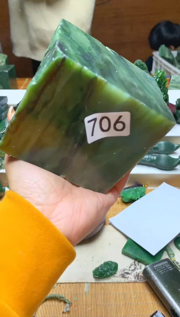 未镶嵌和田玉摆件1