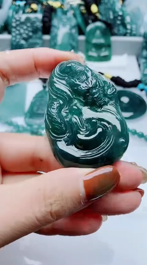 颈饰未镶嵌翡翠