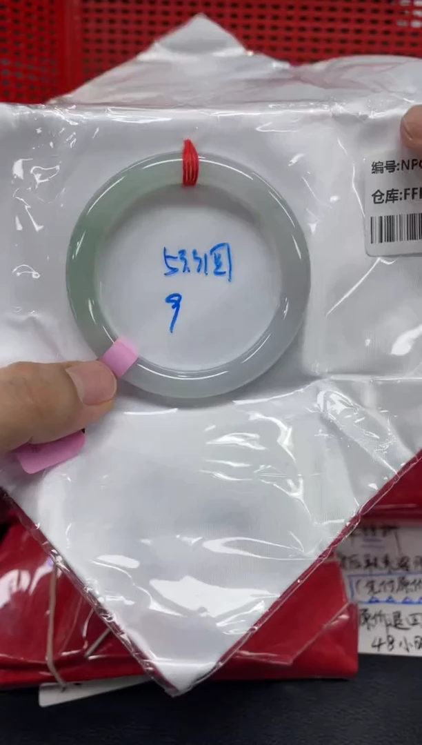 翡翠手镯未镶嵌翡翠手镯