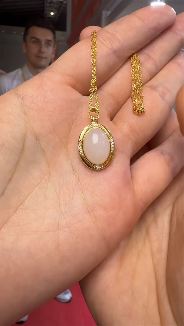 和田玉未镶嵌颈饰上海国际珠宝展假一罚十