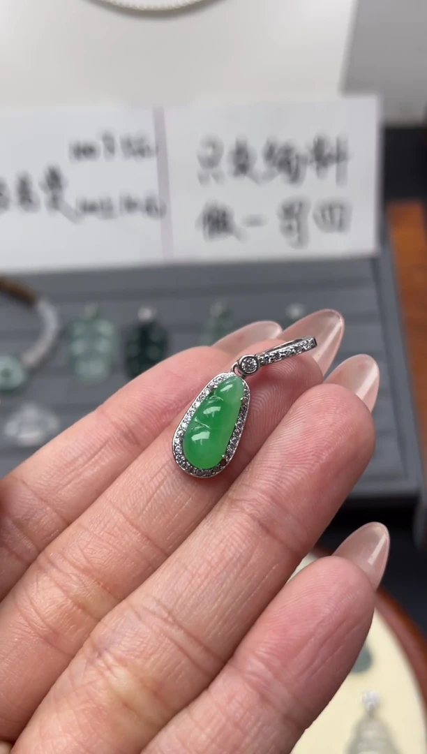颈饰银S925镶嵌翡翠（34号链接）纯天然A货缅甸翡翠豆子吊坠