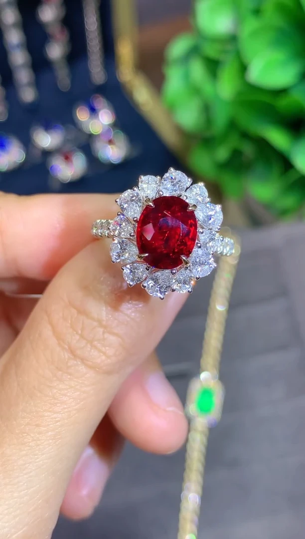 18K金镶嵌戒指红宝石3.02ct  无烧鸽血红