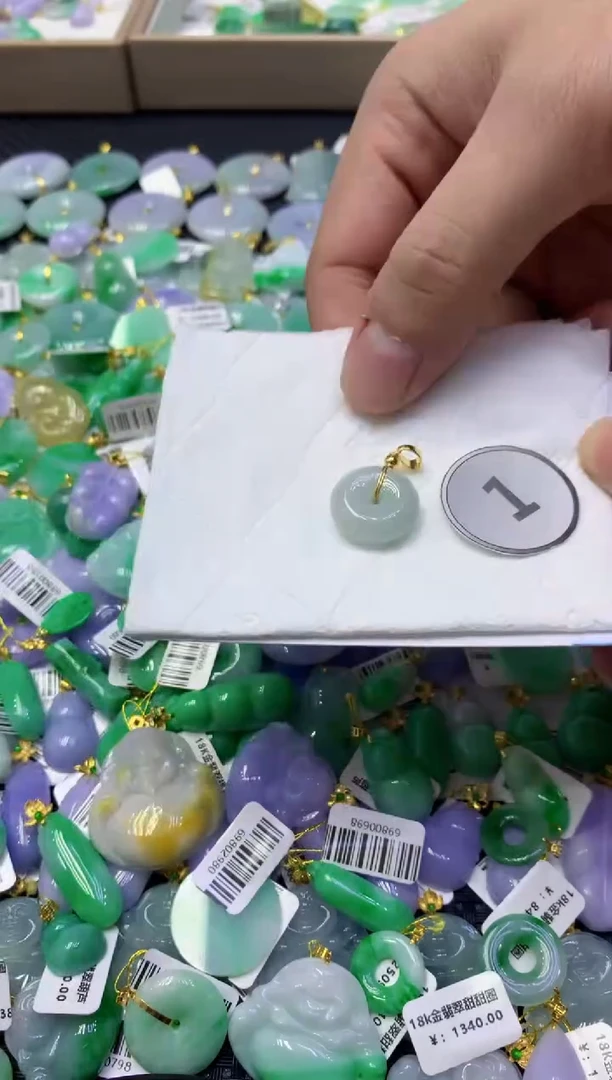 颈饰未镶嵌翡翠天然缅甸翡翠A货