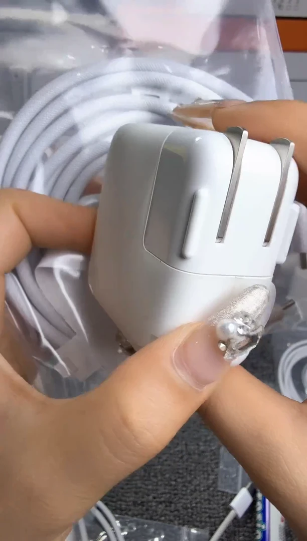 准新品A16  35w竖板充电头+2米cc线