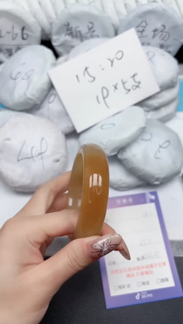 未镶嵌手镯石英质玉131-56