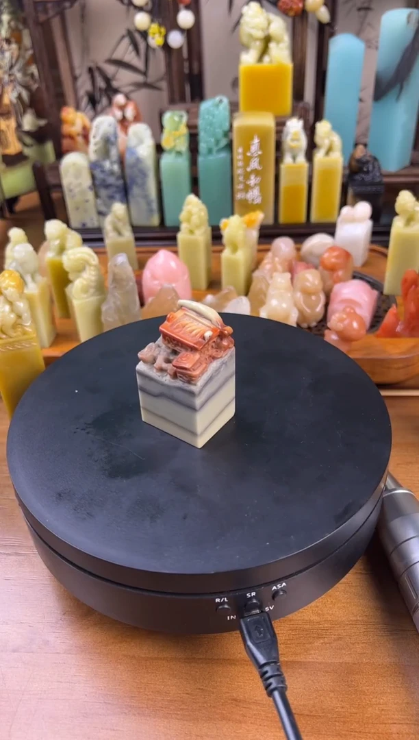 青田石千层纹俏色古鼎印章3.0*5.1