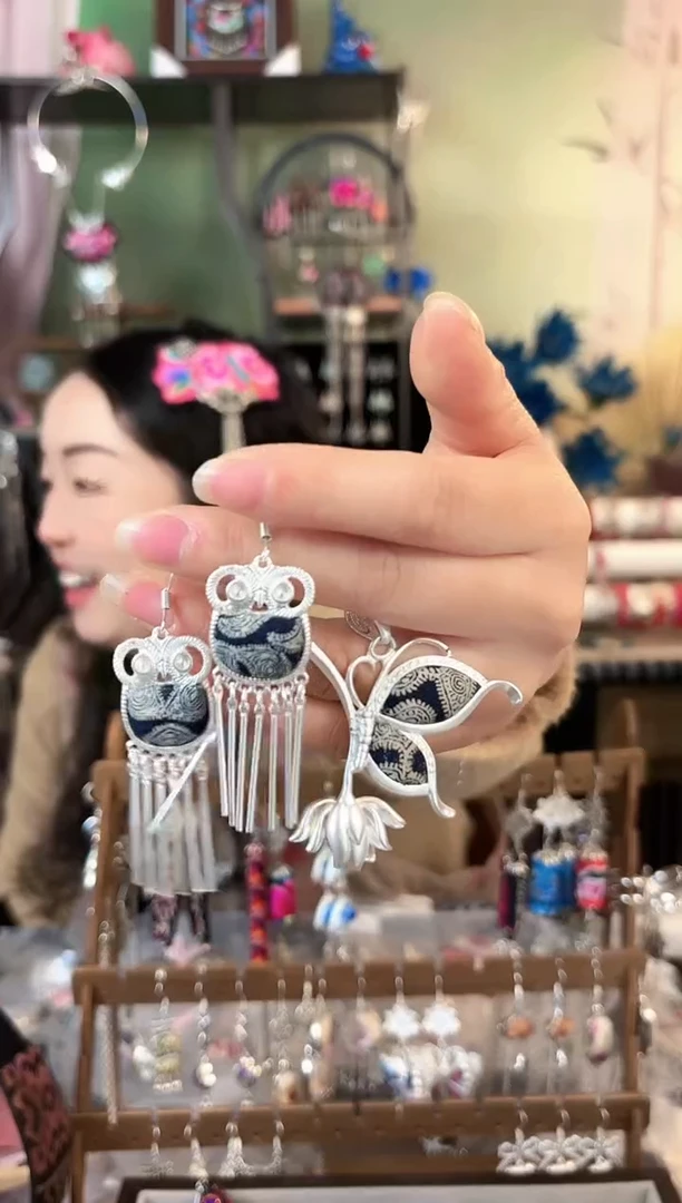 彩云南阁非遗老绣苗银饰品292