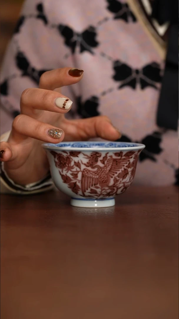 青花釉里红牡丹凤纹压手杯