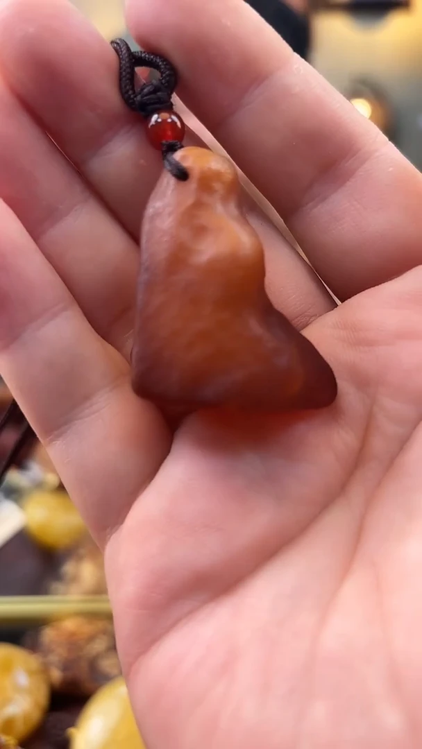 未镶嵌颈饰琥珀吊坠