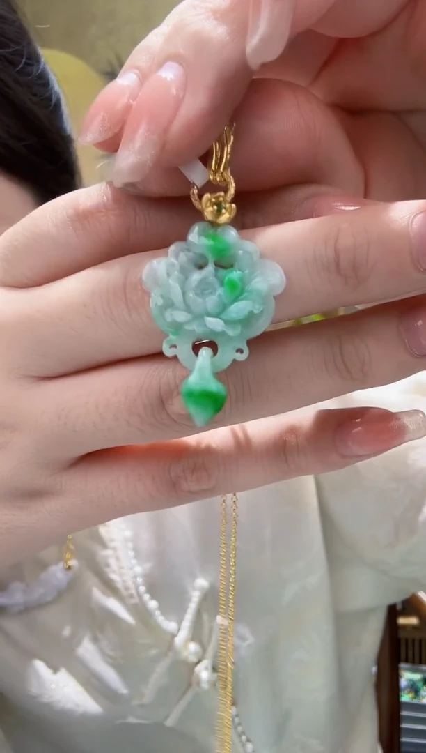 翡翠未镶嵌颈饰吊坠