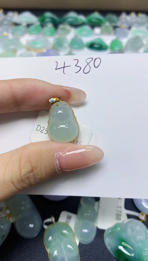 翡翠18K金镶嵌颈饰天然缅甸翡翠A货