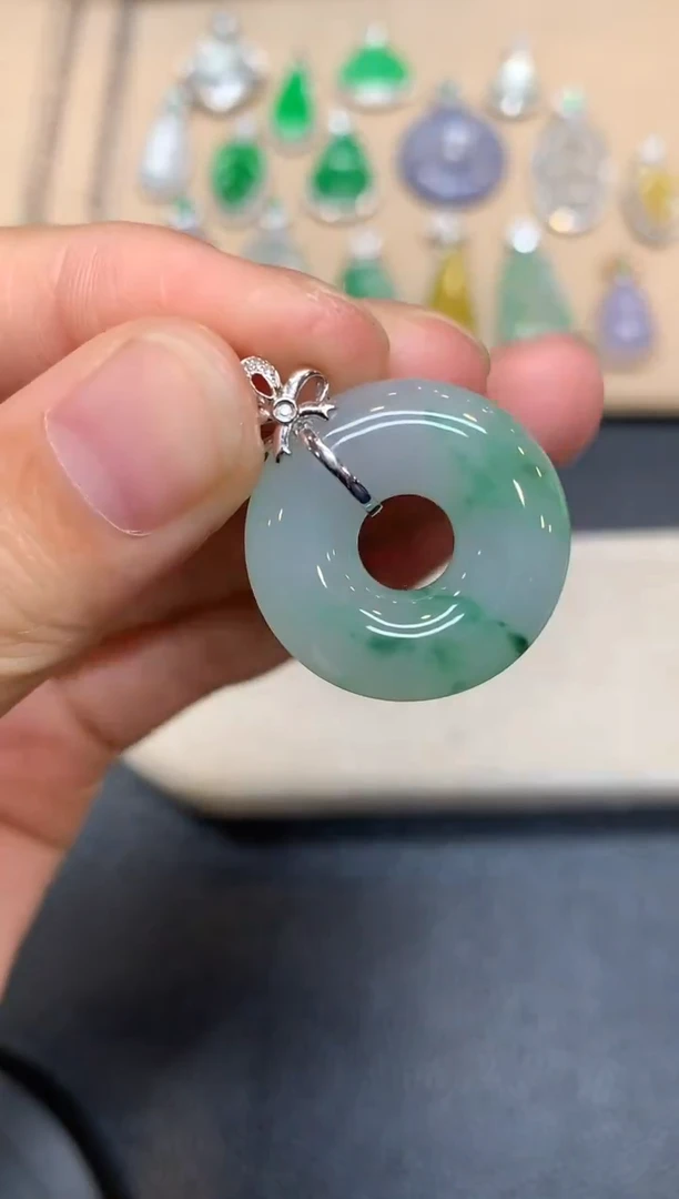 颈饰18K金镶嵌翡翠甜甜圈【无服务费